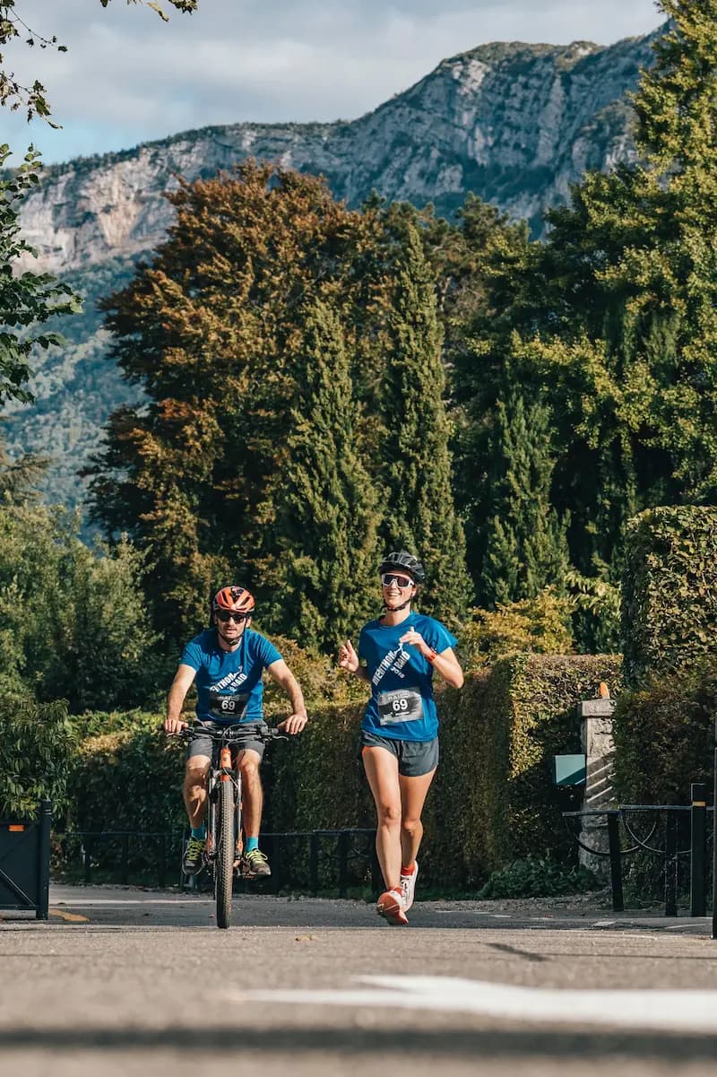 Menthon Raid 2025 · participants et bénévoles sur le parcours