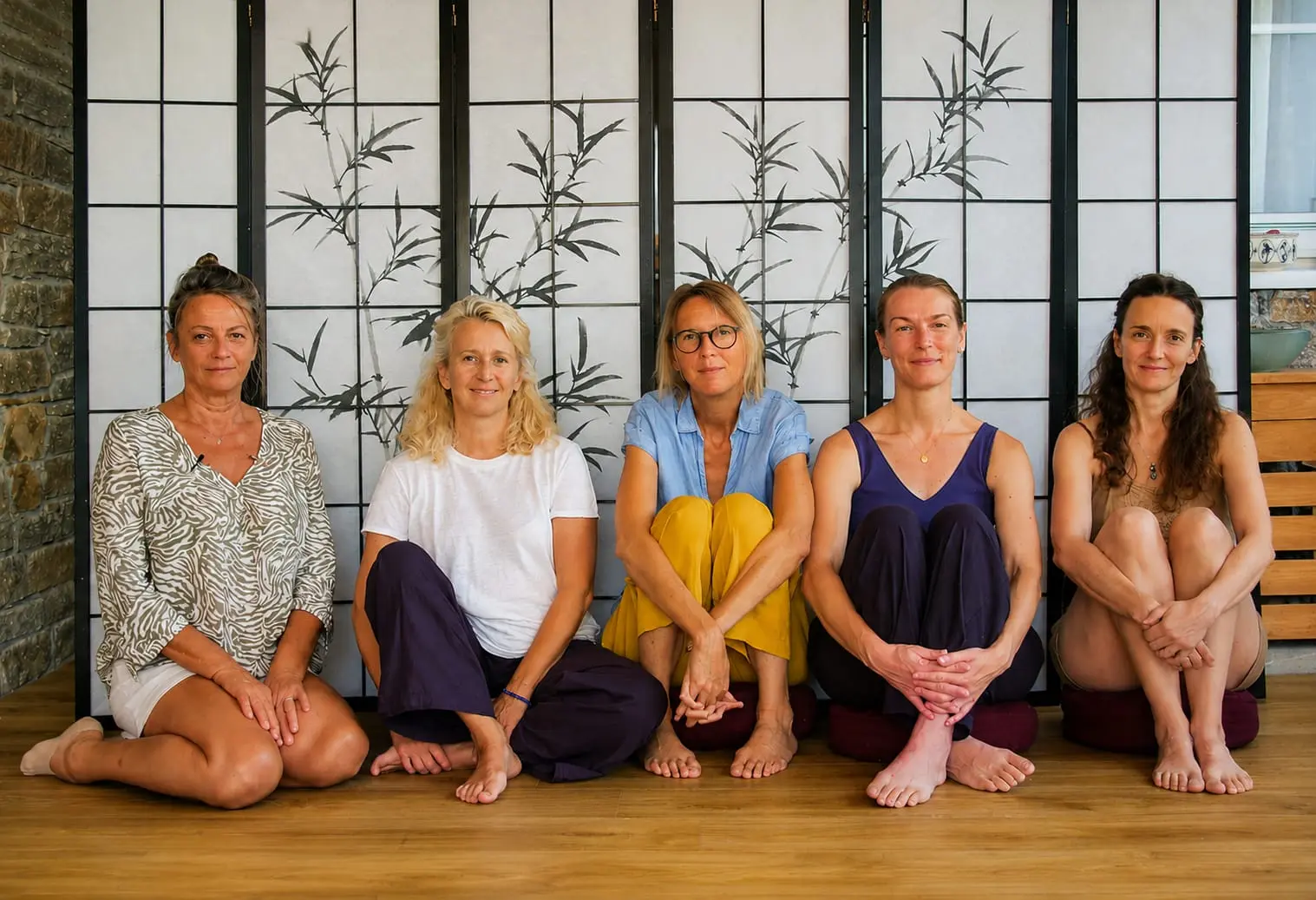 L'équipe de Tuina 2 Savoie : Cyrille, Sophie, Caroline, Vanessa et Cindy, praticiennes en massage Tuina